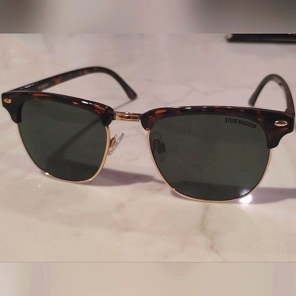 🔥NWT🔥 Steve Madden Sunglasses - Picture 3 of 7
